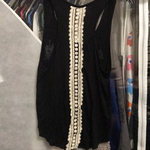 Black tank top with pattern and lace - Picture 5 of 6